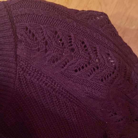 Woman’s burgundy sweater - Picture 5 of 5